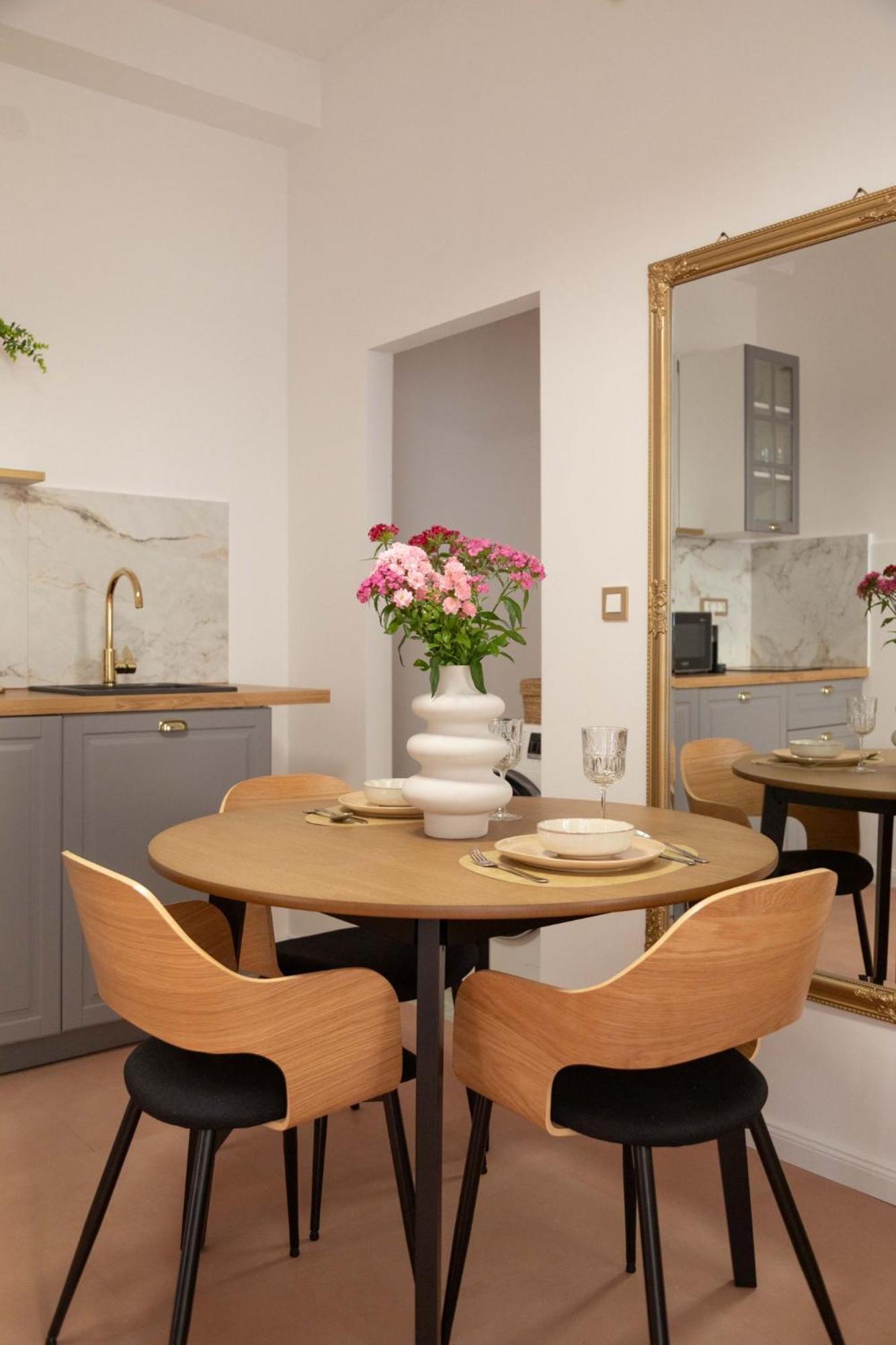 That Center Place Apartment *